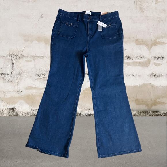 Lane Bryant NWT Signature Fit High-Rise Dressy Flare Jean Medium Wash Size 20 - Picture 3 of 10